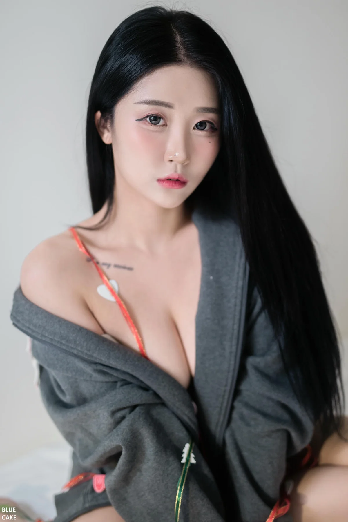BLUECAKE No.010 Bomi & Lover爆乳黑丝香肩美腿 - 107