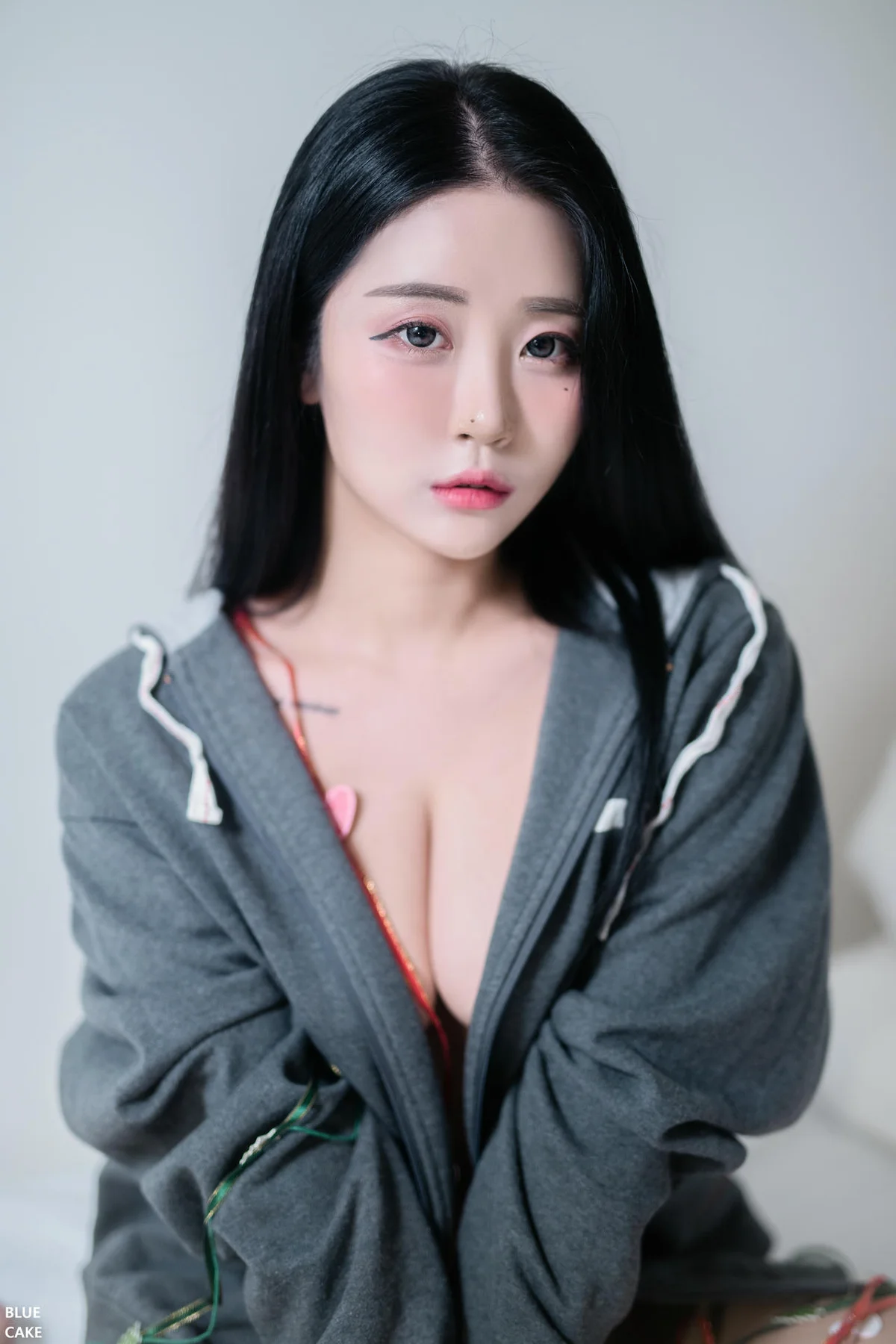 BLUECAKE No.010 Bomi & Lover爆乳黑丝香肩美腿 - 129