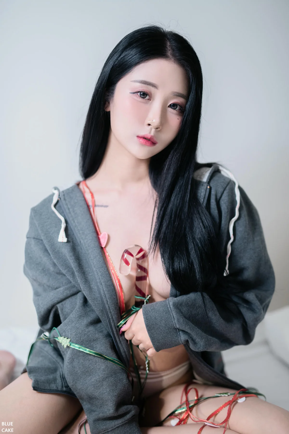 BLUECAKE No.010 Bomi & Lover爆乳黑丝香肩美腿 - 130