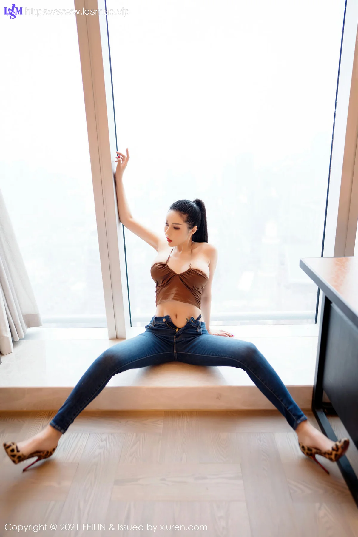 FeiLin 嗲囡囡 Vol.395 田冰冰 牛仔裤与性感吊带性感写真 - 21