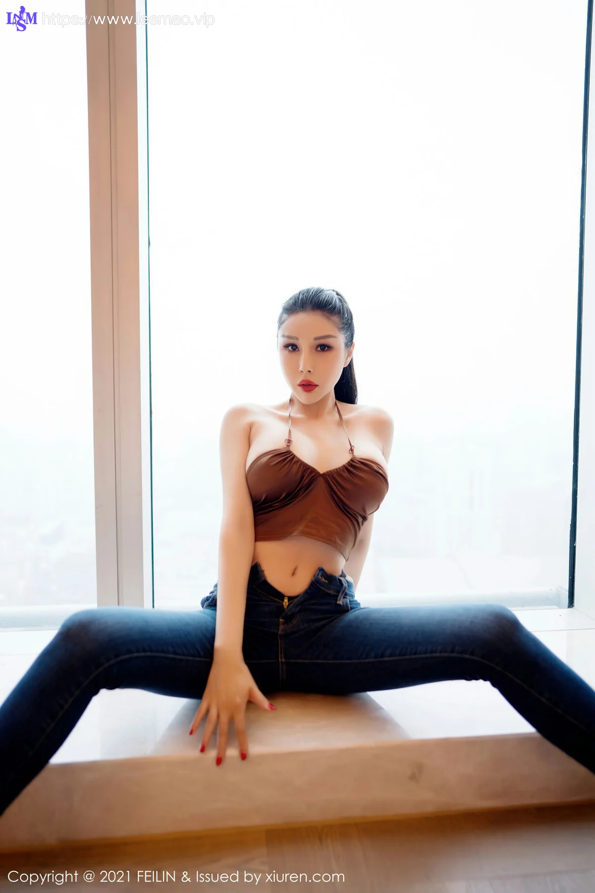 FeiLin 嗲囡囡 Vol.395 田冰冰 牛仔裤与性感吊带性感写真 - 22