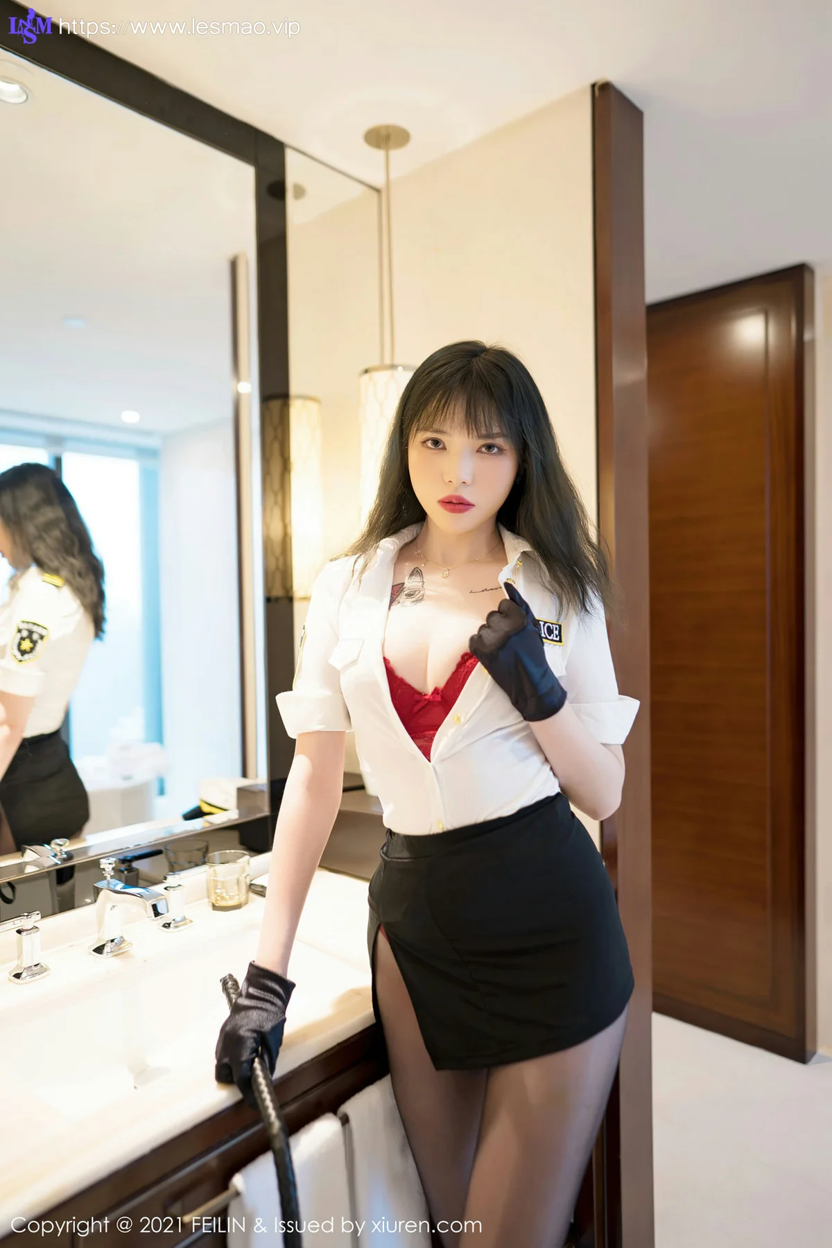 FeiLin 嗲囡囡 Vol.399 情趣警花制服与清纯格子裙 Arude薇薇 性感写真 - 14