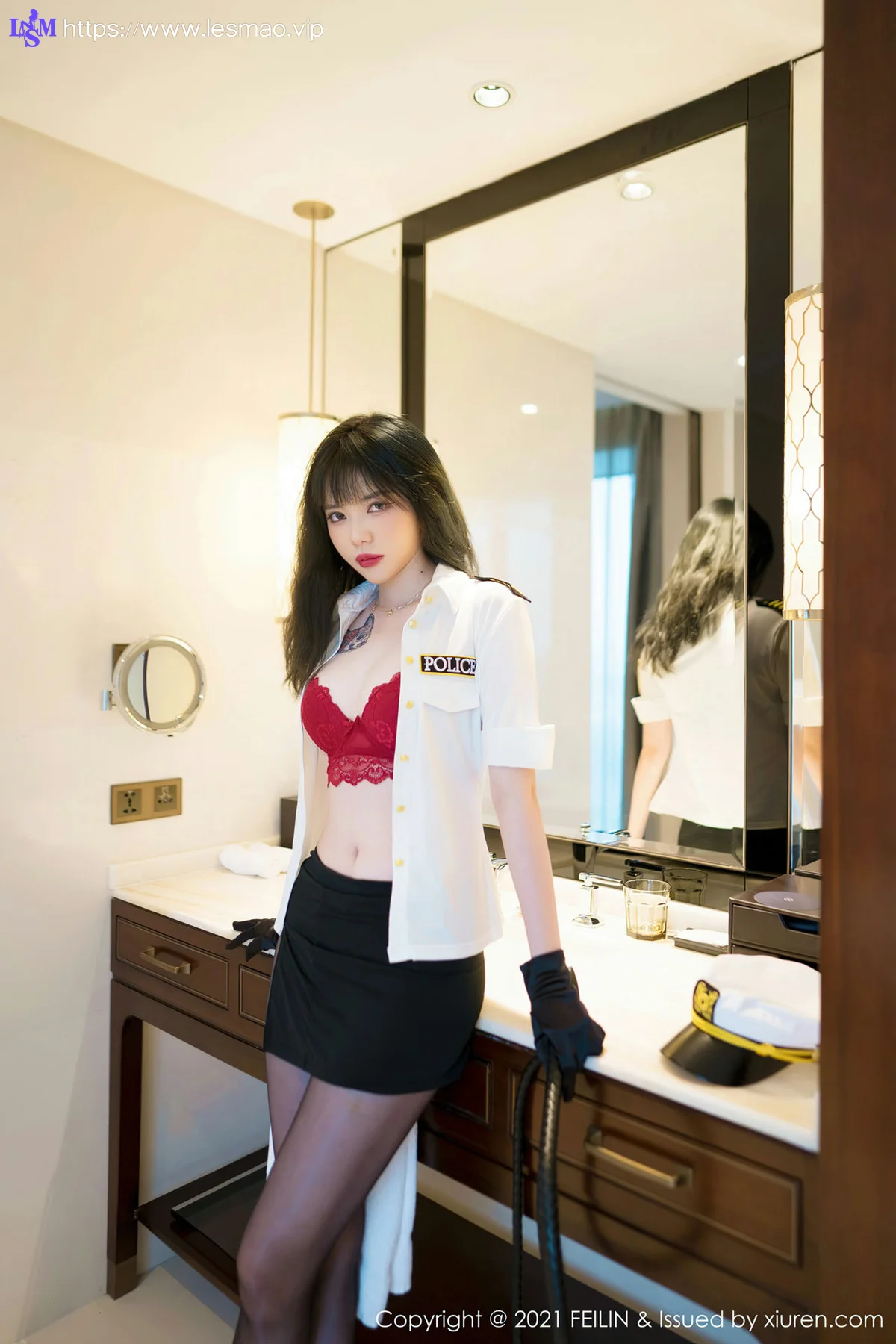 FeiLin 嗲囡囡 Vol.399 情趣警花制服与清纯格子裙 Arude薇薇 性感写真 - 18