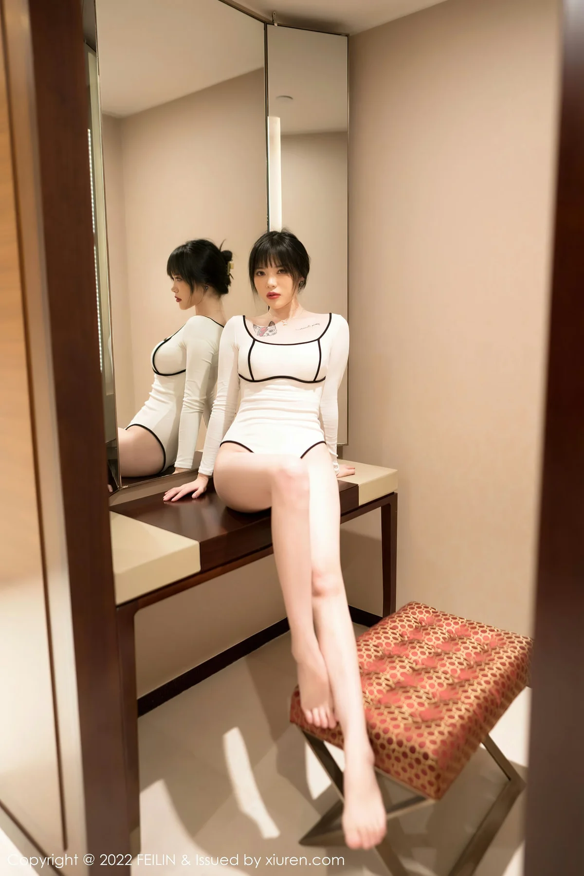 FeiLin 嗲囡囡 Vol.436  露肩短裙 Arude薇薇 性感写真 - 33