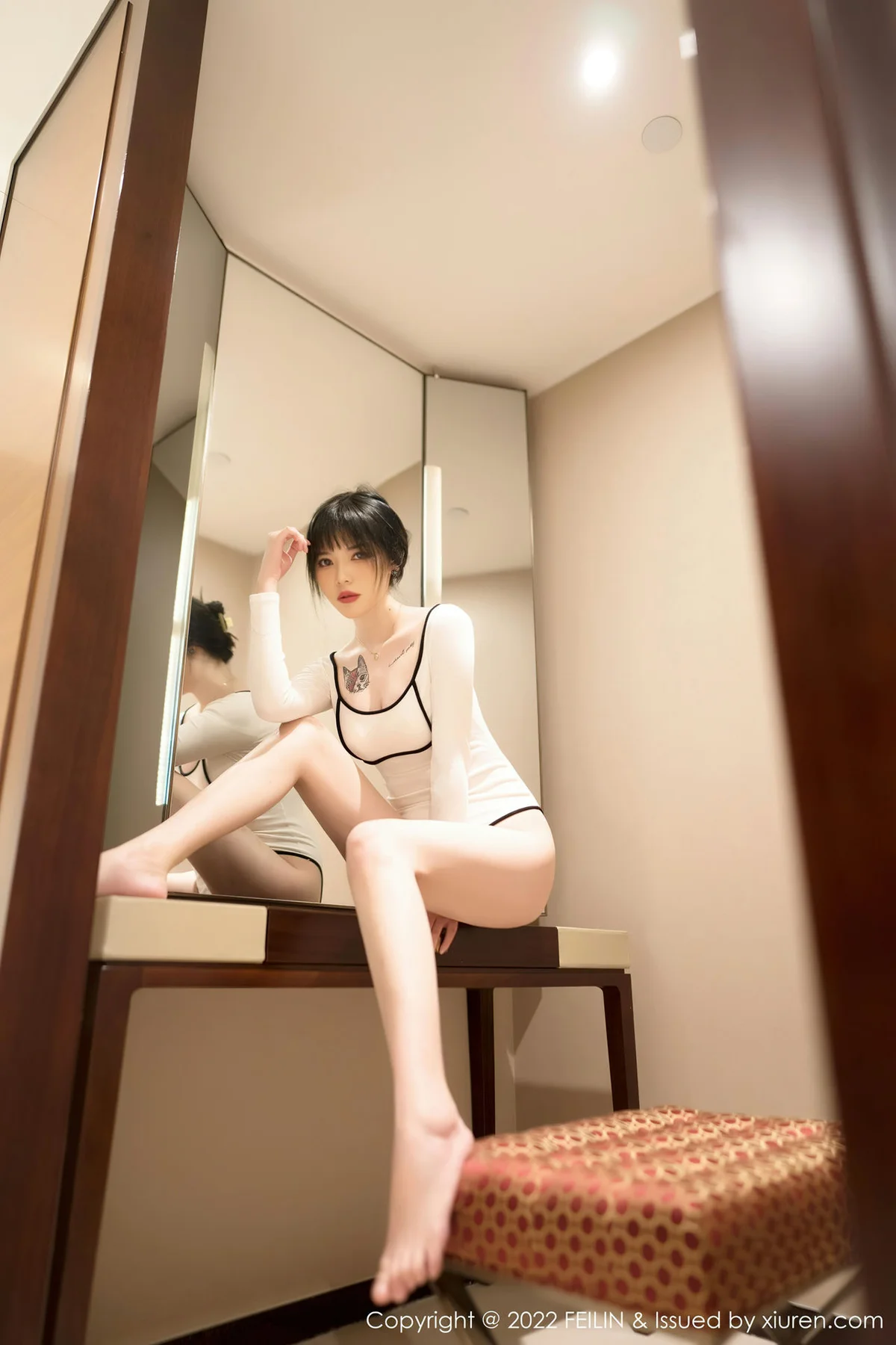 FeiLin 嗲囡囡 Vol.436  露肩短裙 Arude薇薇 性感写真 - 37