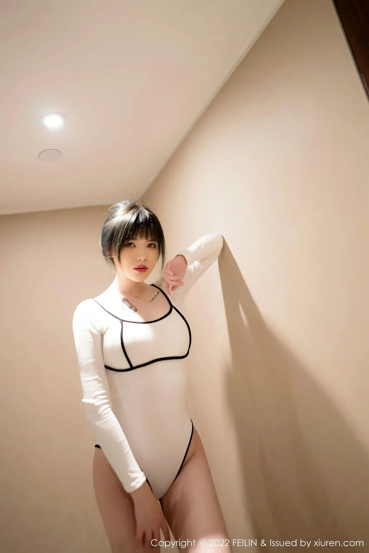 FeiLin 嗲囡囡 Vol.436  露肩短裙 Arude薇薇 性感写真 - 39