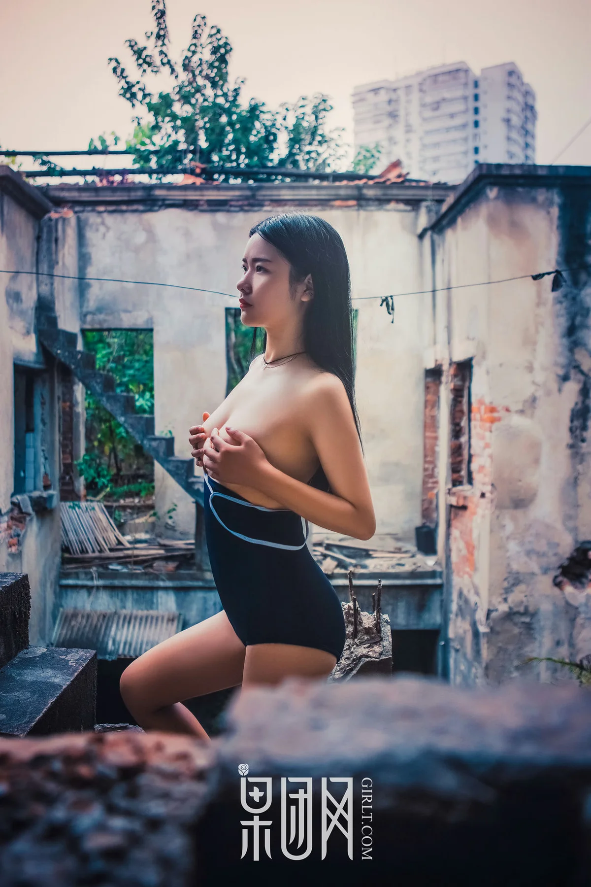 GIRLT 果团网 No.089 老房子的连体衣美女_独眼大脸猫 - 21