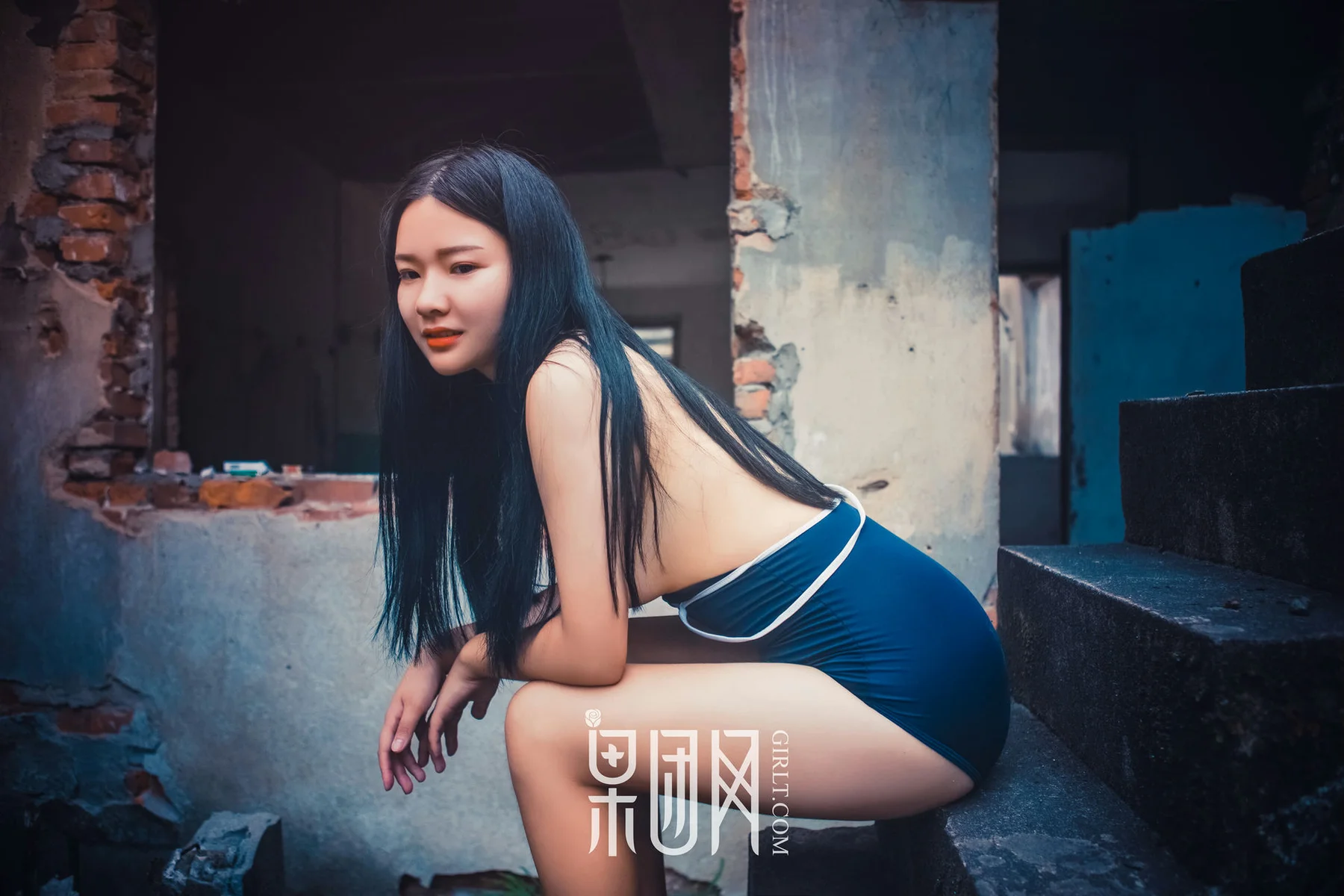 GIRLT 果团网 No.089 老房子的连体衣美女_独眼大脸猫 - 24