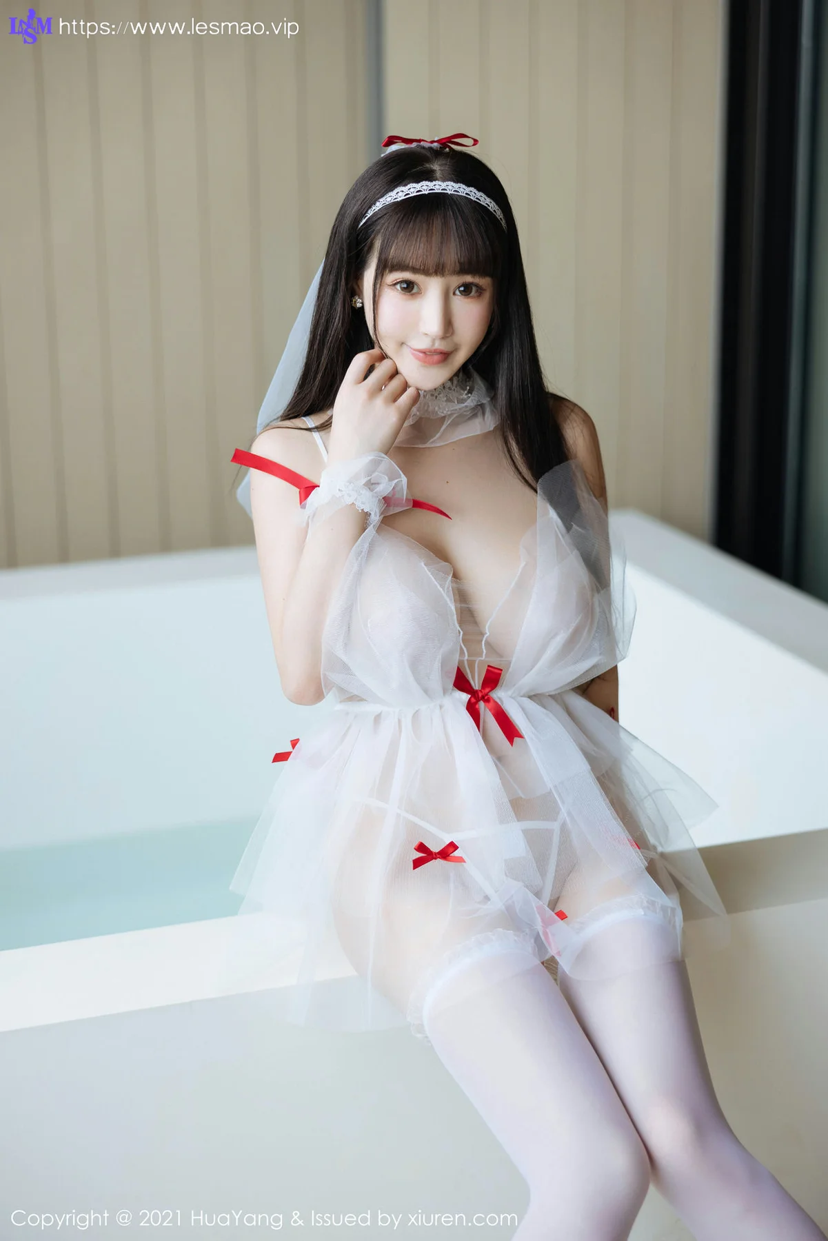 HuaYang 花漾show Vol.477 轻透短裙 朱可儿Flower 三亚旅拍1 - 4