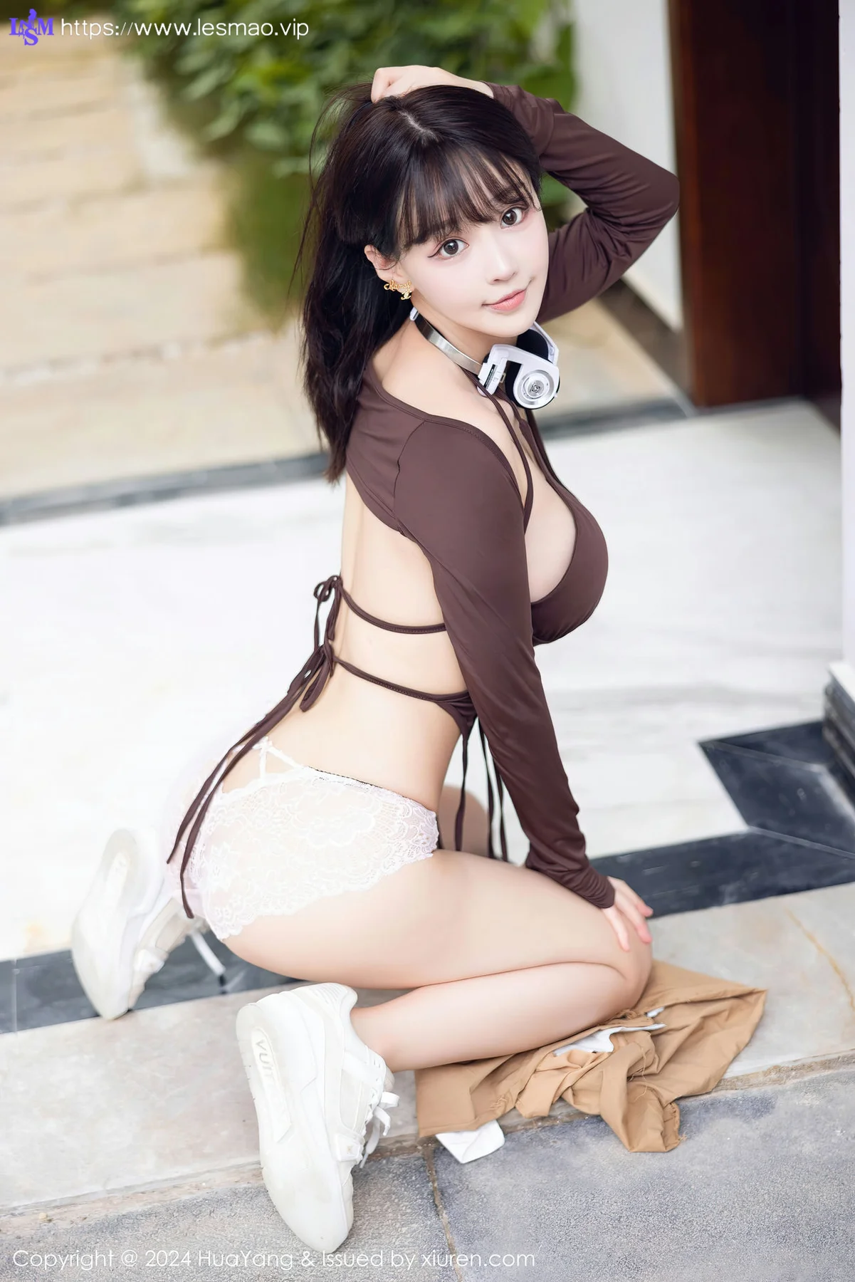 HuaYang 花漾show Vol.568 朱可儿Flora 杏色短裙1 - 18