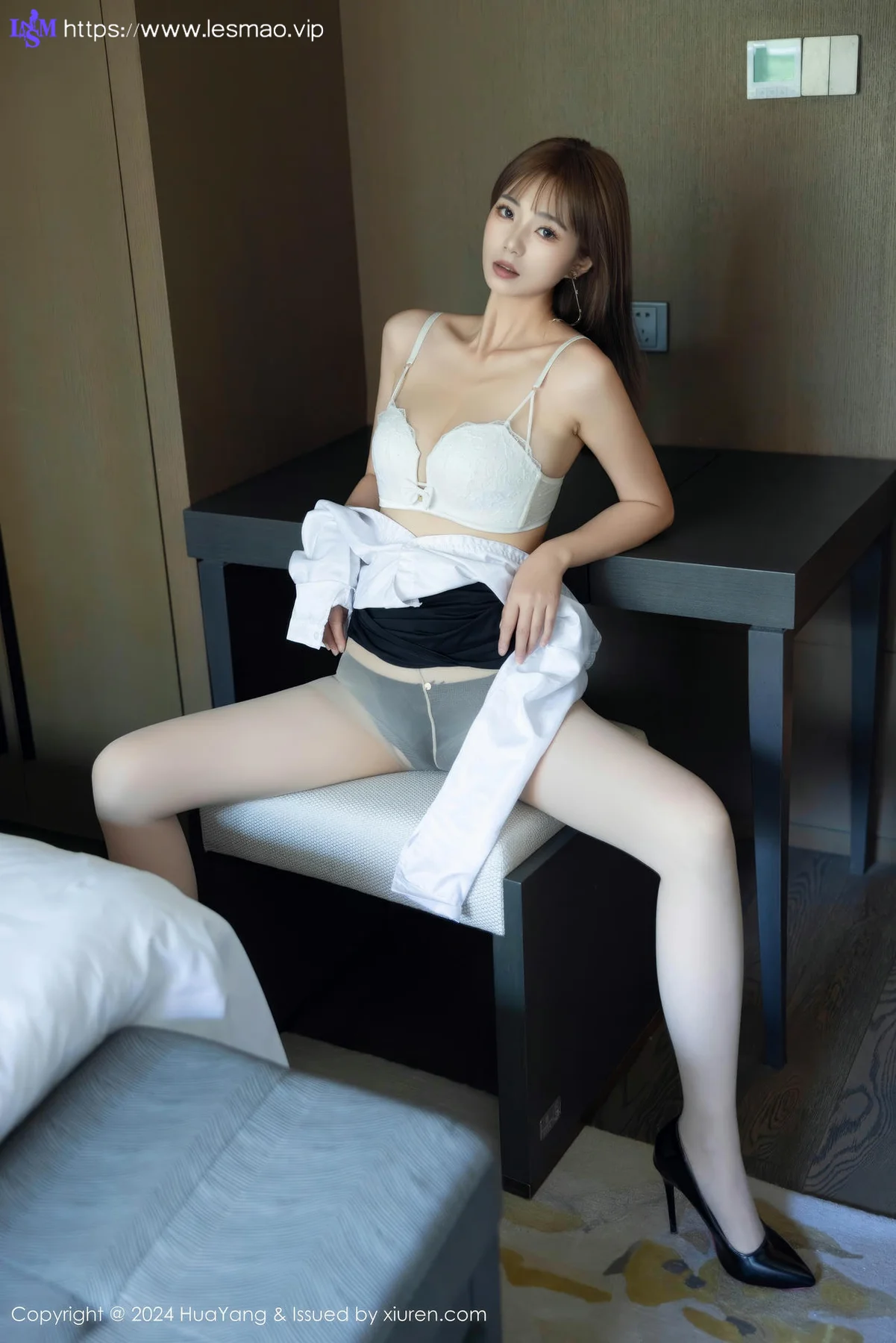 HuaYang 花漾show Vol.604 宋-KiKi 性感OL服饰性感写真 - 42