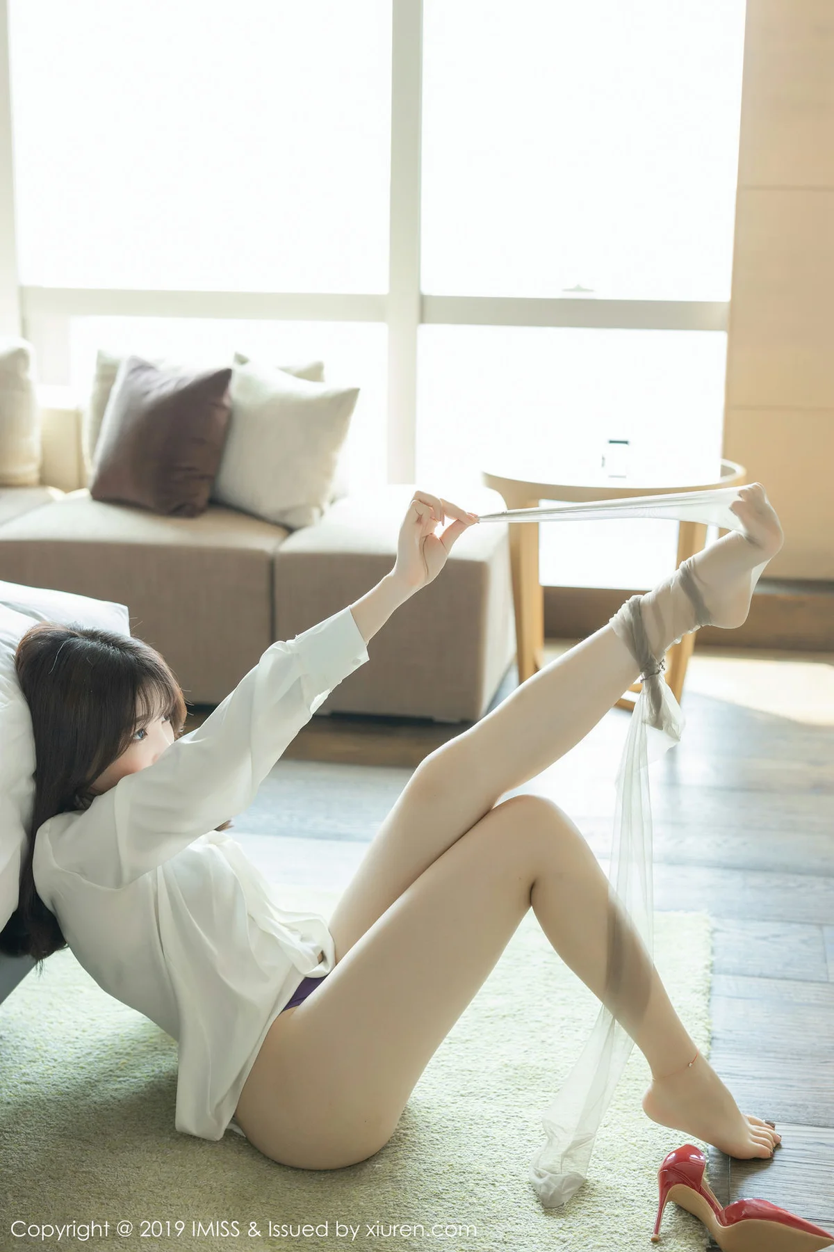 IMiss 爱蜜社 Vol.413 红裙OL制服 芝芝丝袜美腿写真 - 61