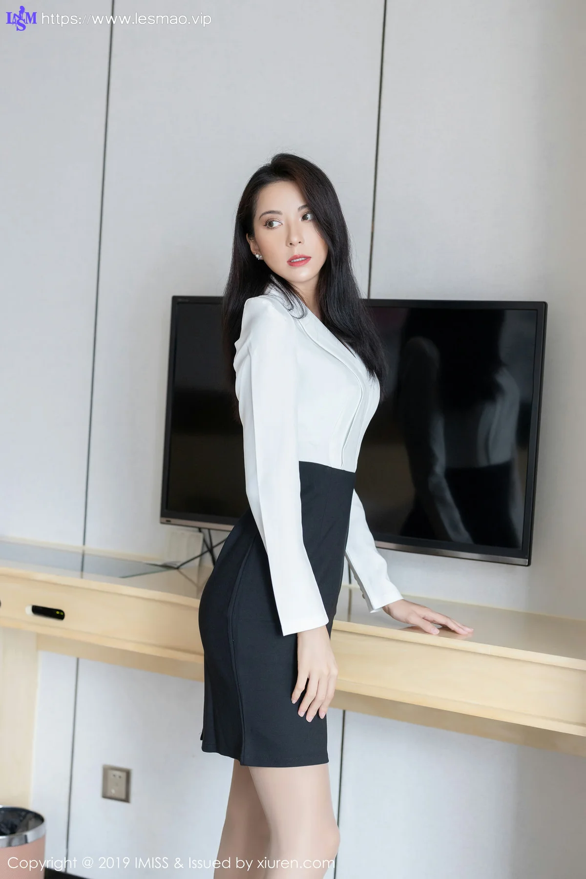 IMiss 爱蜜社 Vol.414 carry职业丝袜美腿写真 - 2