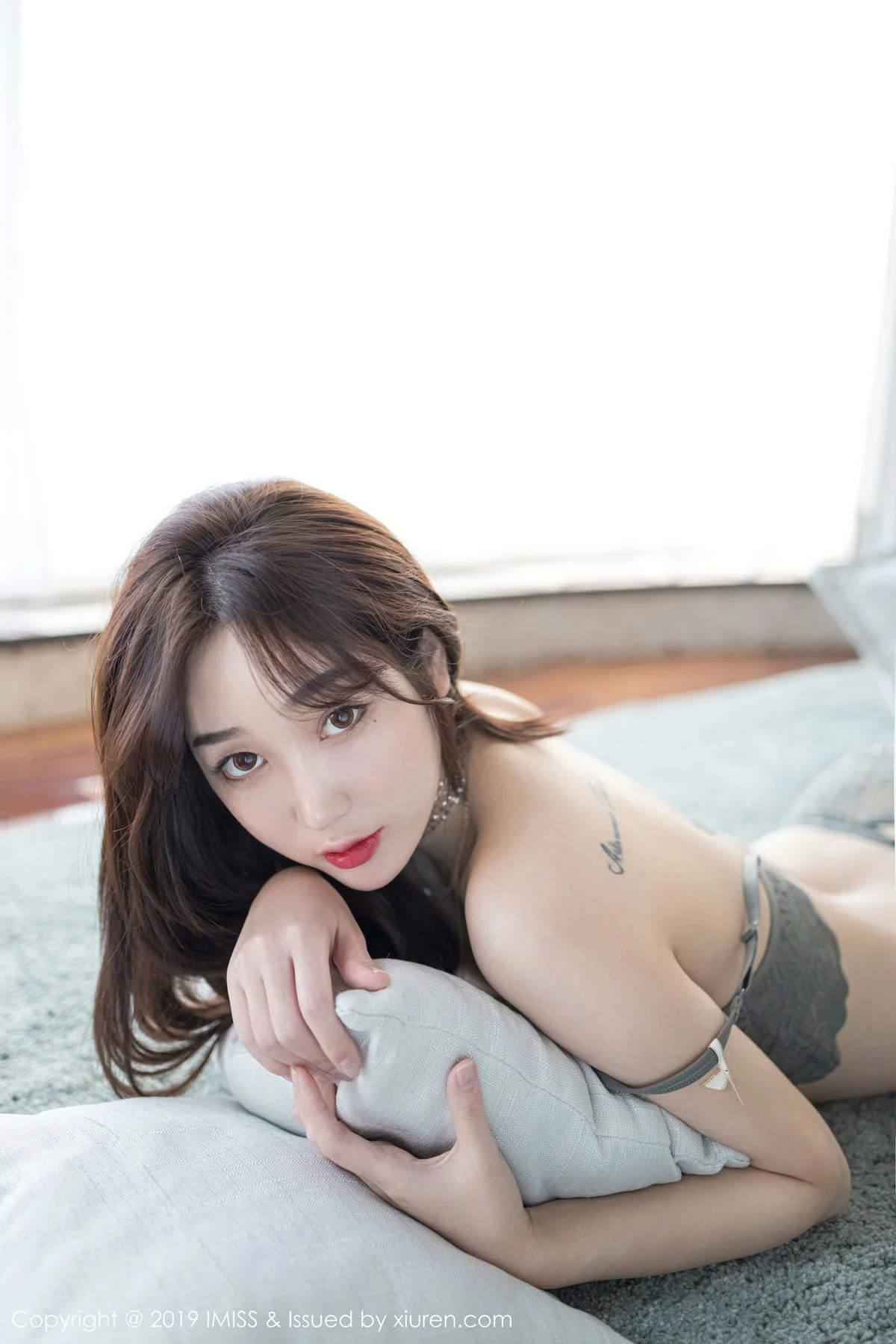 IMiss 爱蜜社 Vol.420 可甜可性感的软妹子 小九月 性感写真发布 - 41