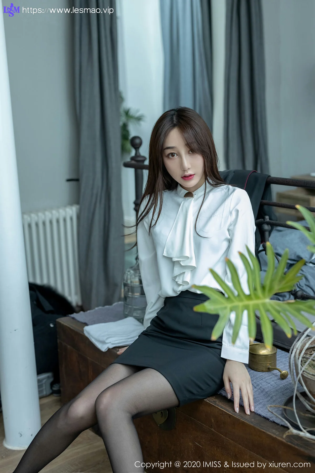 IMiss 爱蜜社 Vol.437 诱人OL丝袜美足 小九月 性感写真 - 13