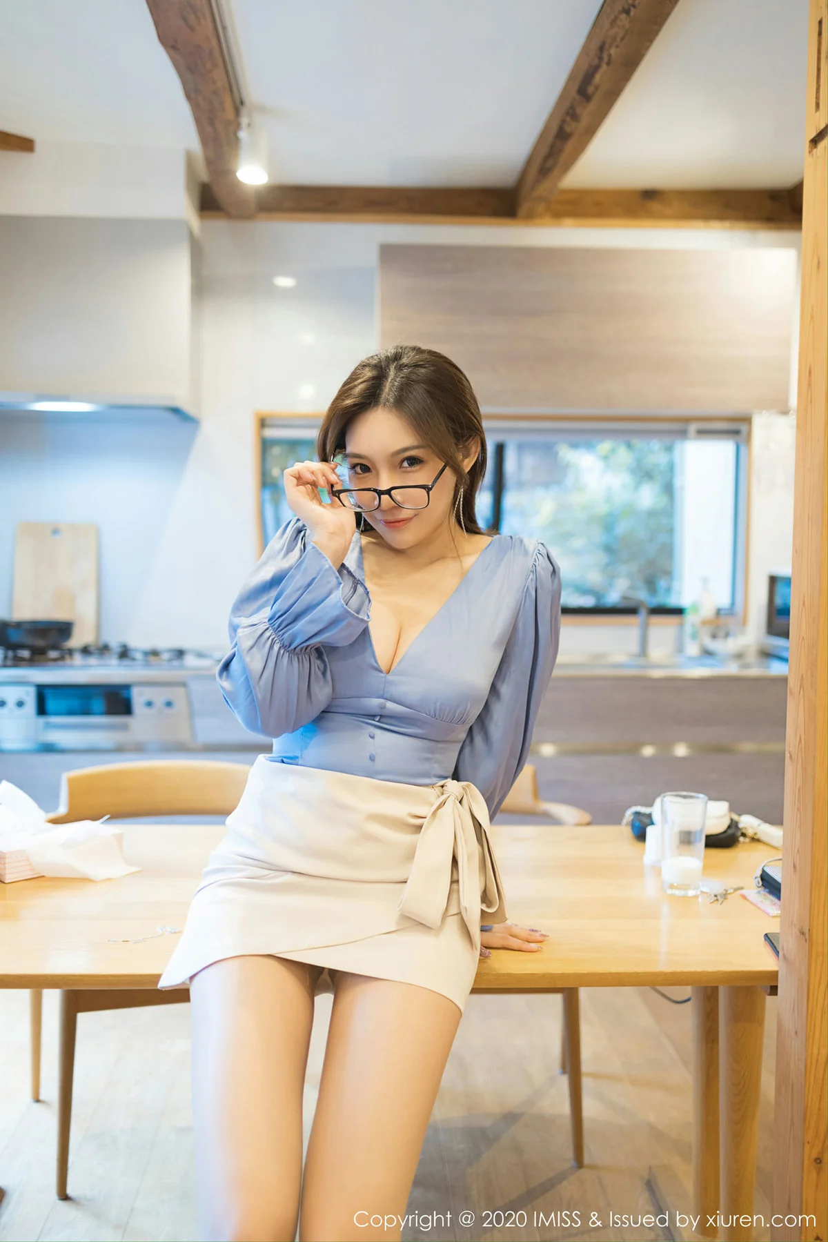 IMiss 爱蜜社 Vol.447 制服魅惑 小狐狸Kathryn 性感写真 - 25