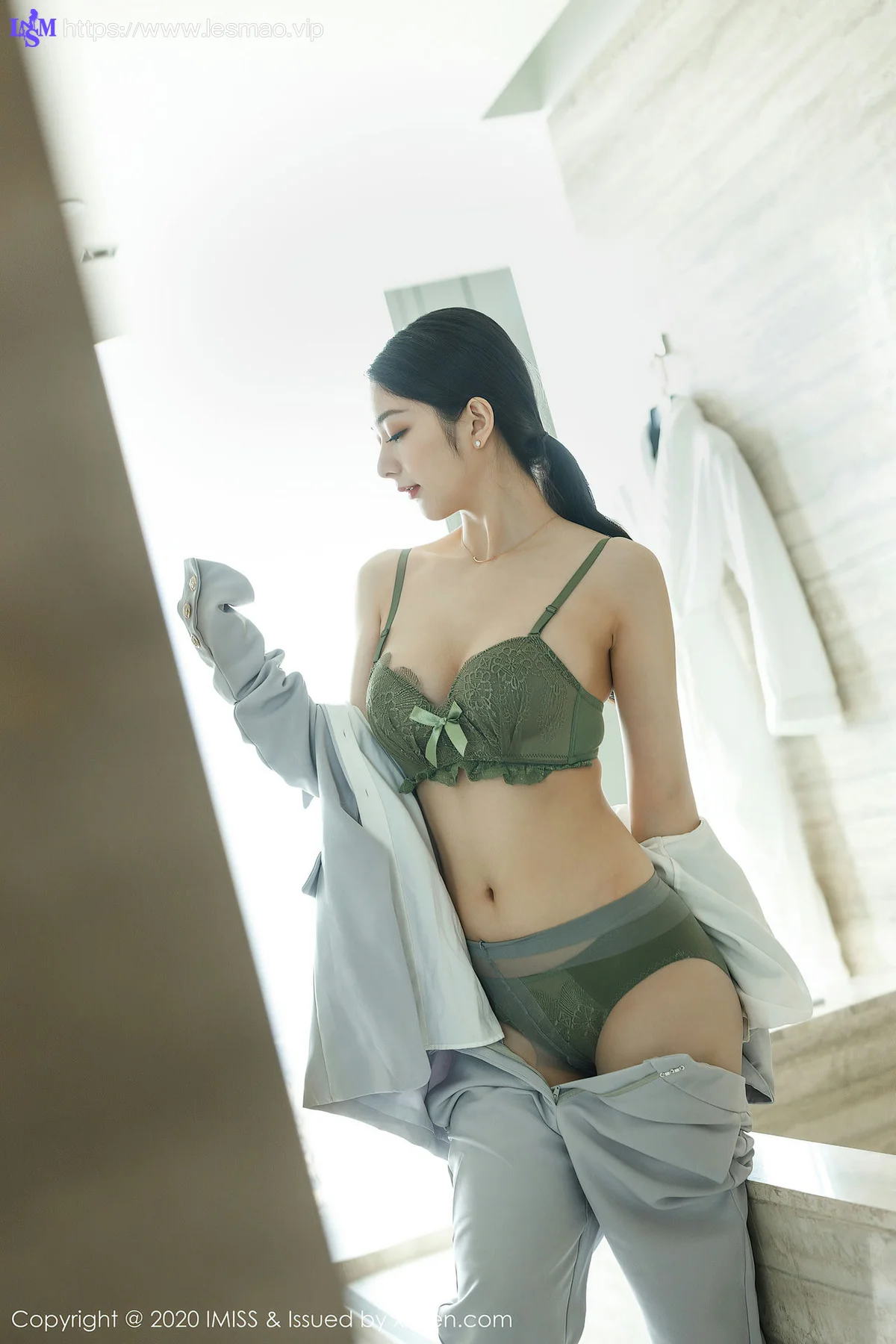 IMiss 爱蜜社 Vol.483 娇躯妩媚 小热巴 西装制服 - 20