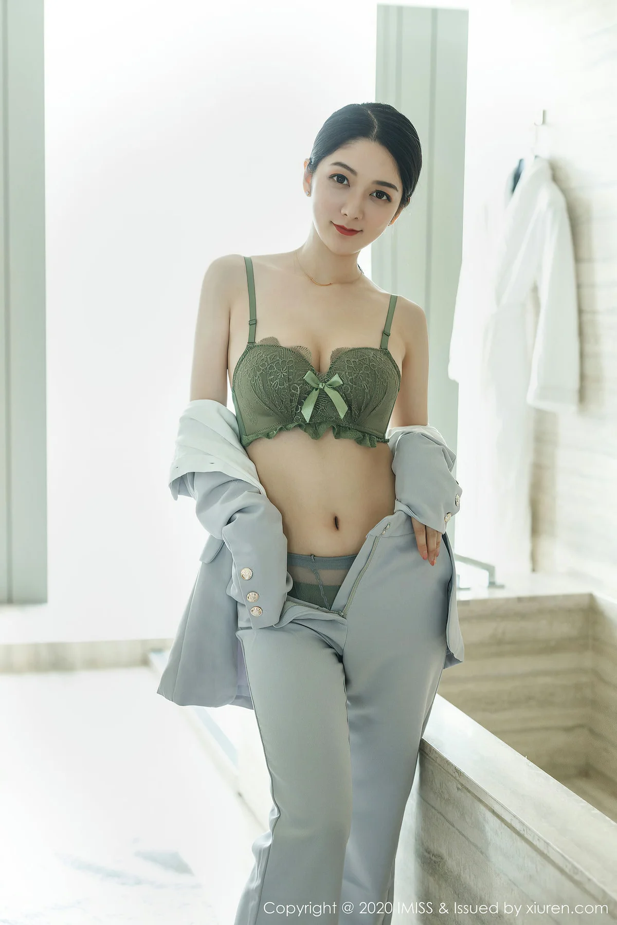 IMiss 爱蜜社 Vol.483 娇躯妩媚 小热巴 西装制服 - 21