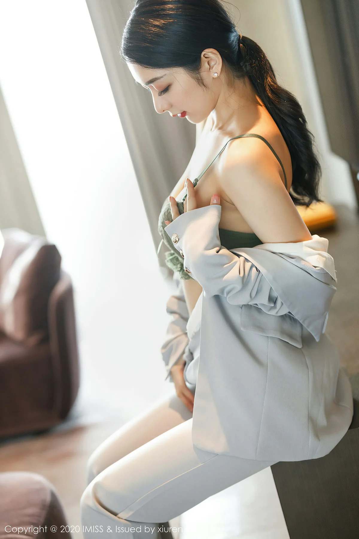 IMiss 爱蜜社 Vol.483 娇躯妩媚 小热巴 西装制服 - 24