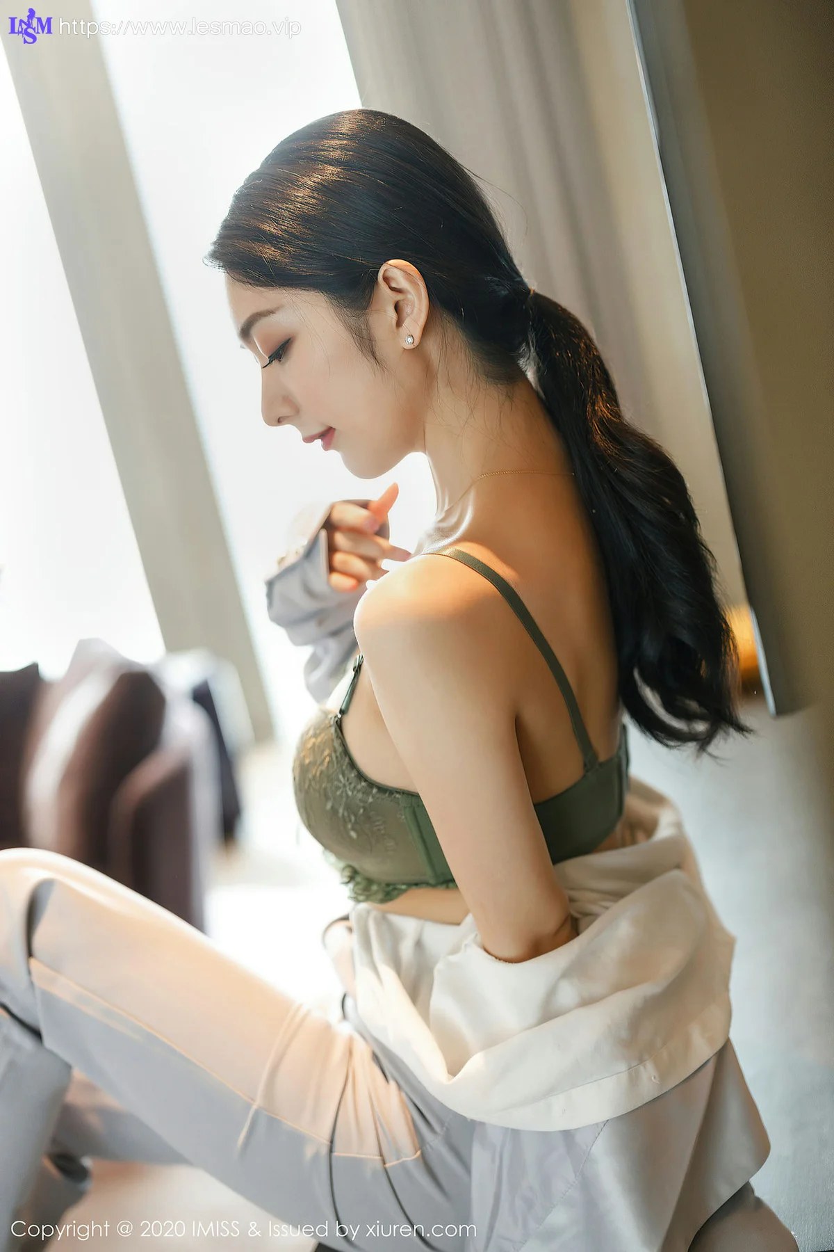 IMiss 爱蜜社 Vol.483 娇躯妩媚 小热巴 西装制服 - 26