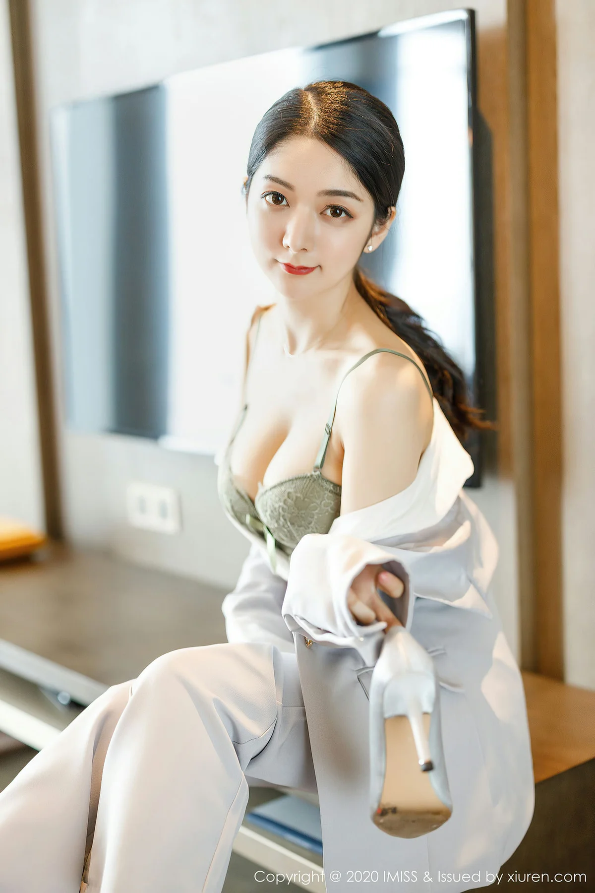 IMiss 爱蜜社 Vol.483 娇躯妩媚 小热巴 西装制服 - 29