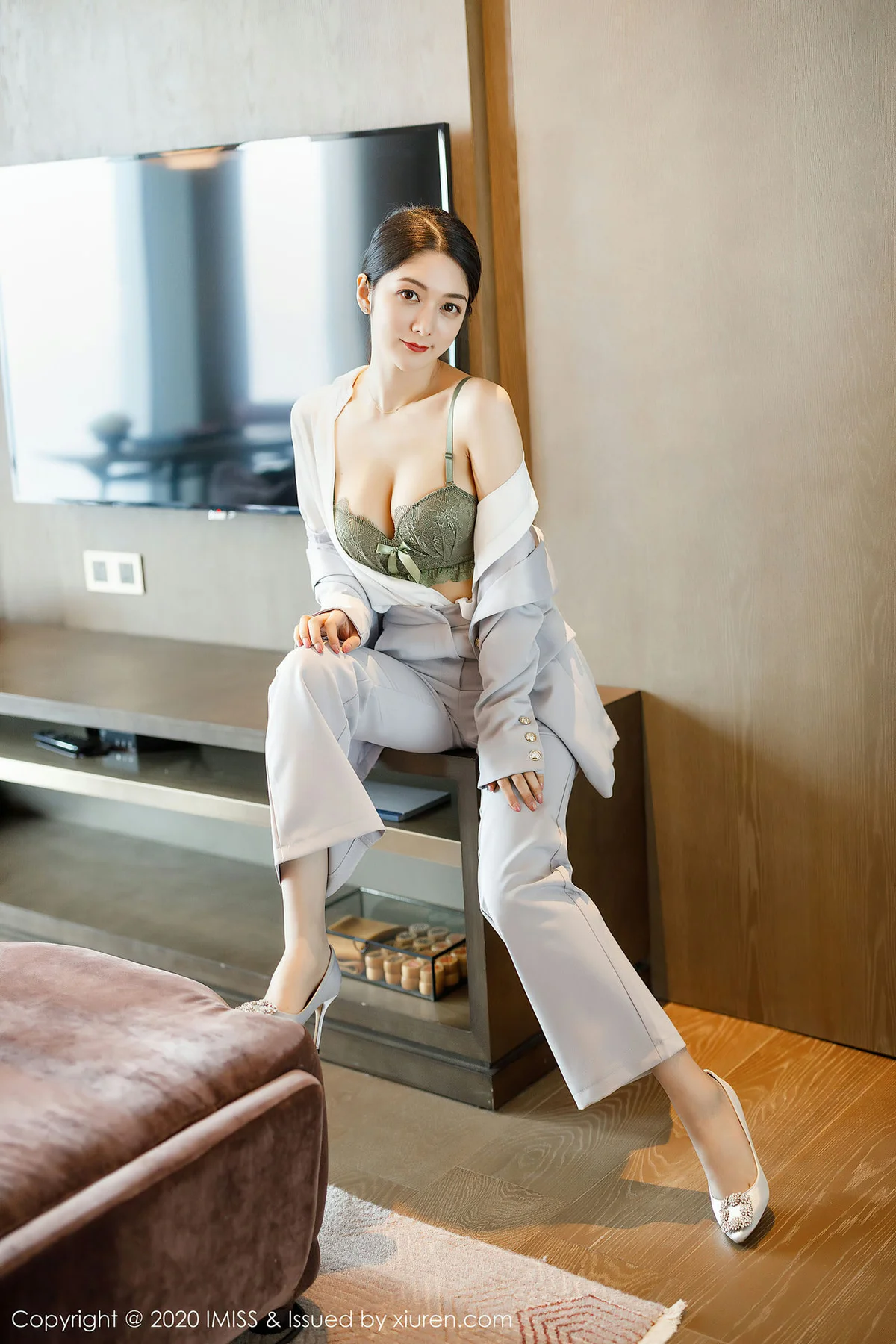 IMiss 爱蜜社 Vol.483 娇躯妩媚 小热巴 西装制服 - 37