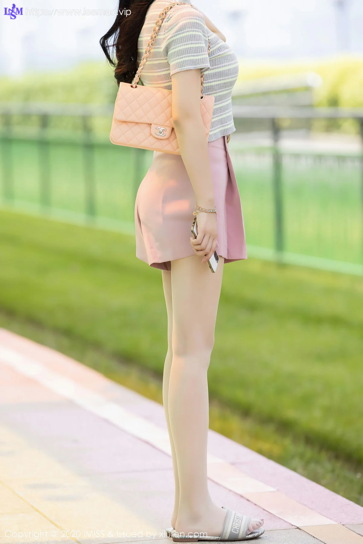 IMiss 爱蜜社 Vol.526 靓丽车拍 小热巴 朦胧美腿 - 2