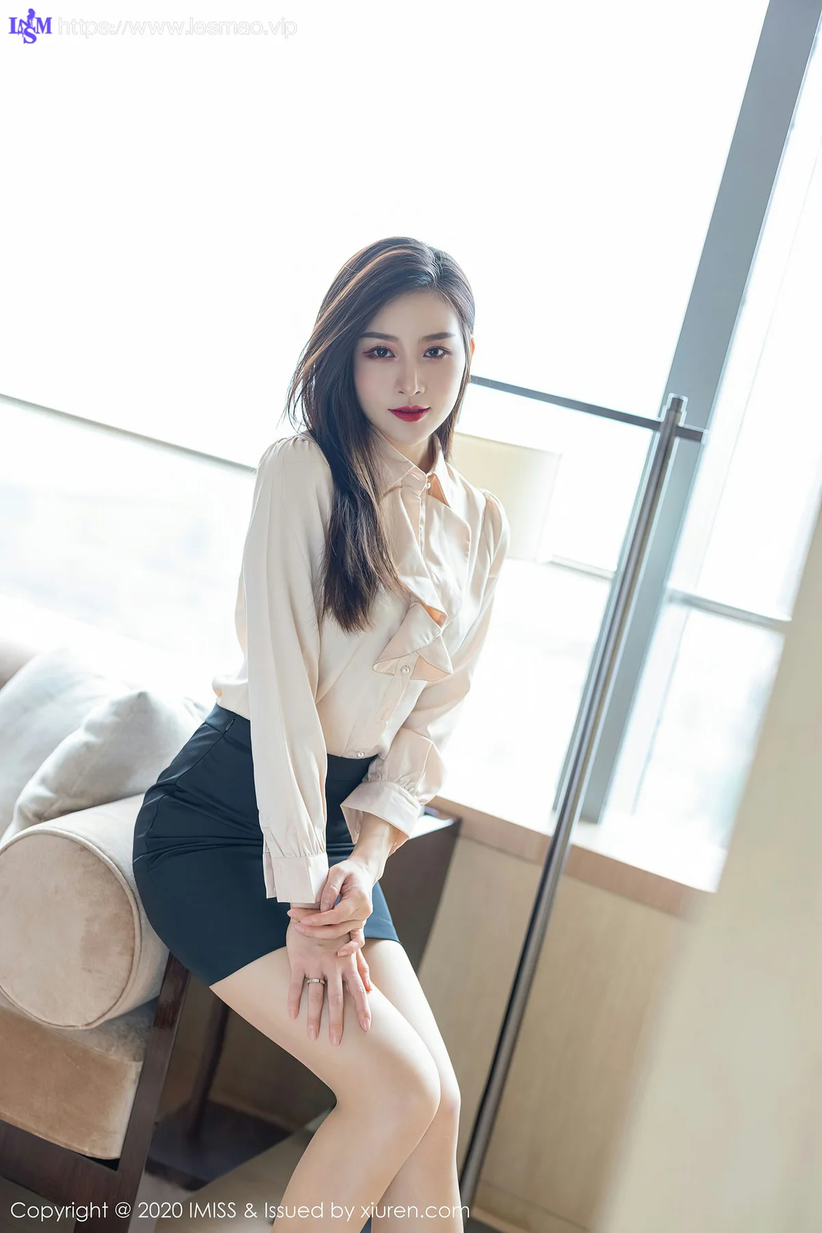 IMiss 爱蜜社 Vol.528 vanessa 经典职场制服娇媚容颜 - 11