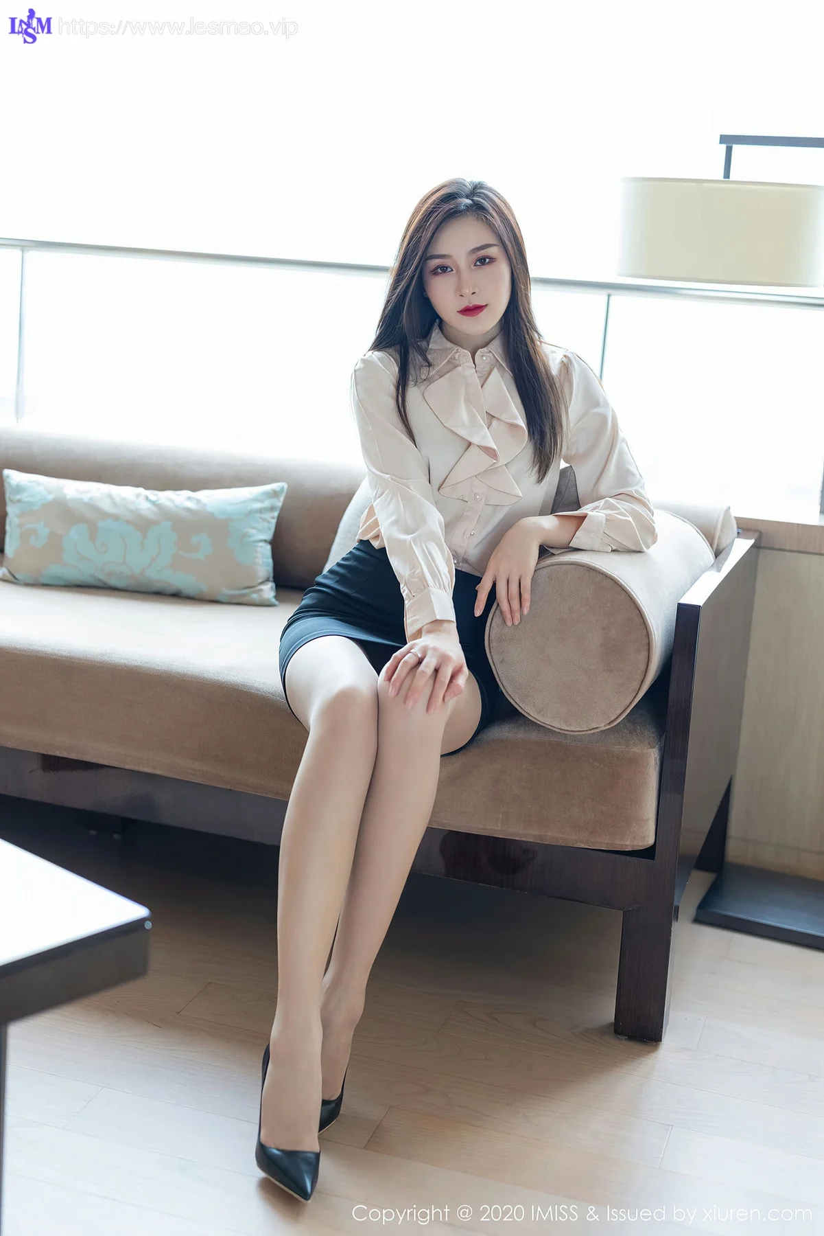 IMiss 爱蜜社 Vol.528 vanessa 经典职场制服娇媚容颜 - 17