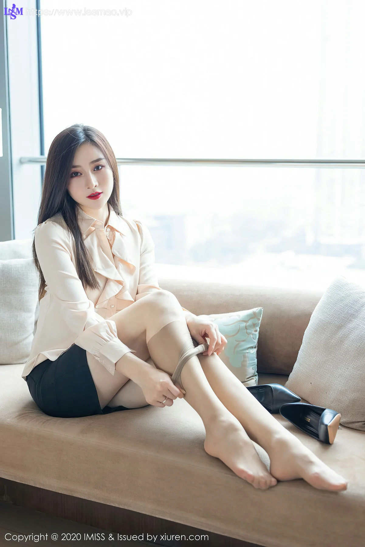 IMiss 爱蜜社 Vol.528 vanessa 经典职场制服娇媚容颜 - 37
