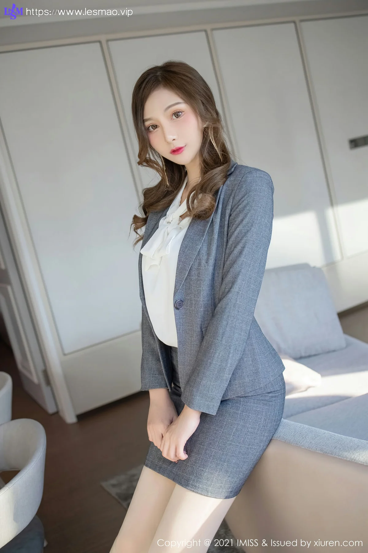 IMiss 爱蜜社 Vol.548 肉肉 秘书ol制服 - 13