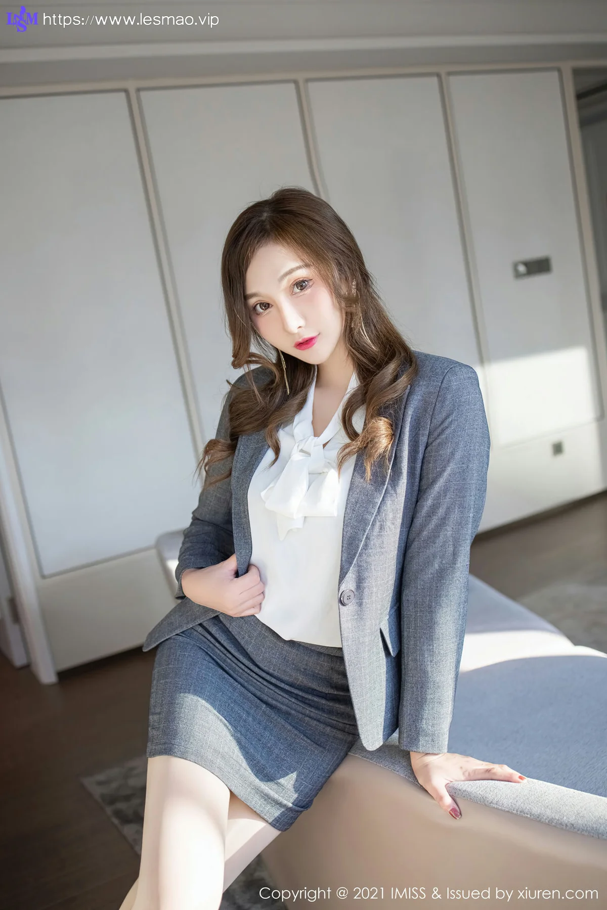 IMiss 爱蜜社 Vol.548 肉肉 秘书ol制服 - 15