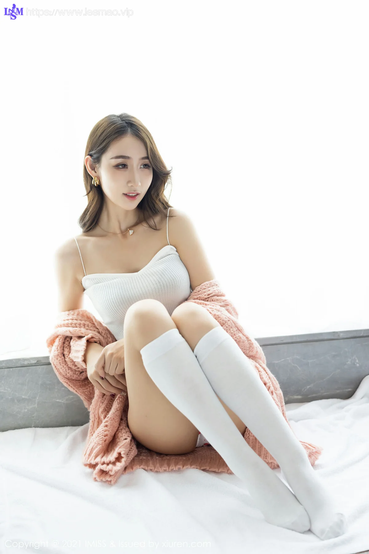 IMiss 爱蜜社 Vol.561 草莓内衣 萌白酱 朦胧丝袜性感写真 - 1
