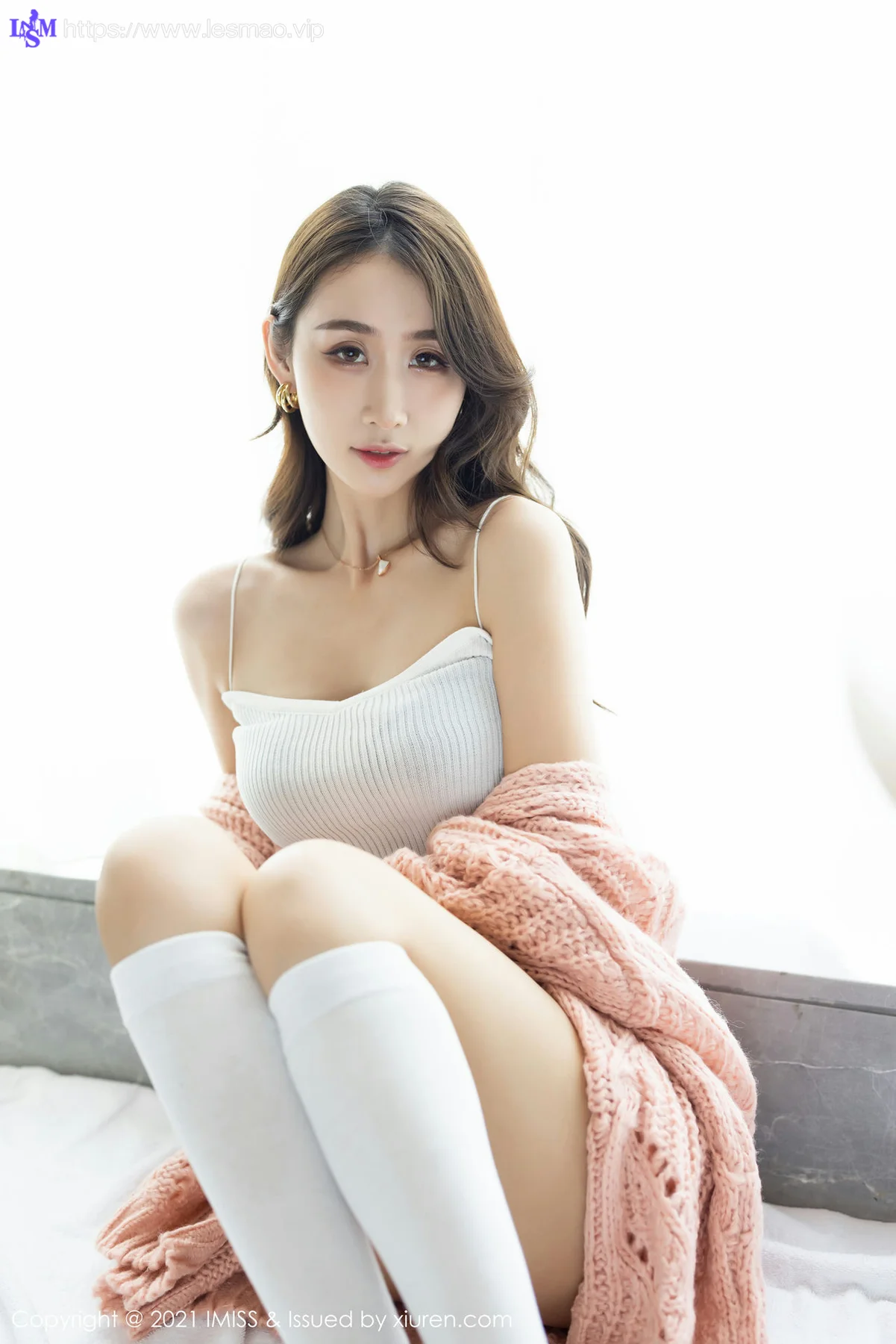 IMiss 爱蜜社 Vol.561 草莓内衣 萌白酱 朦胧丝袜性感写真 - 2
