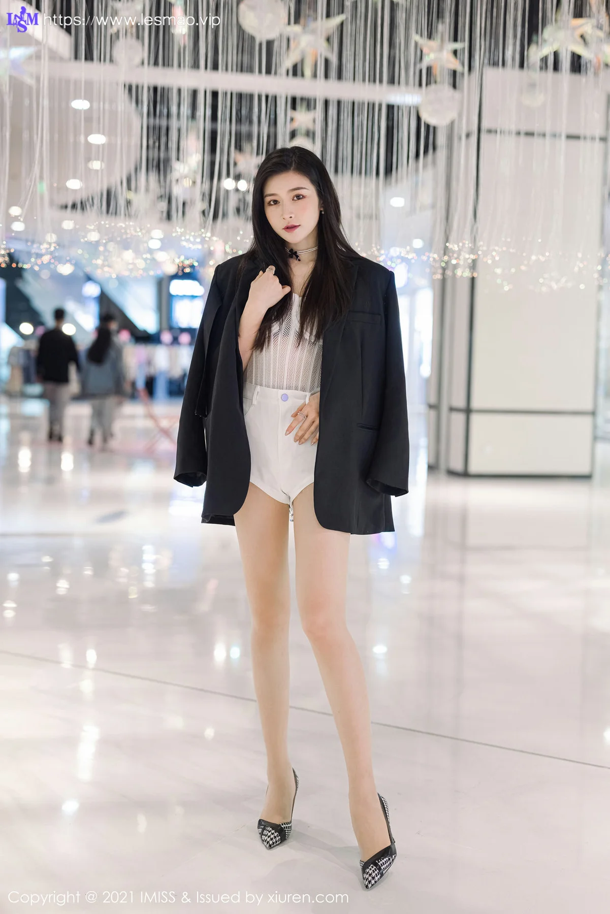 IMiss 爱蜜社 Vol.569 气质美女 Vanessa 时尚动人的街拍 - 1