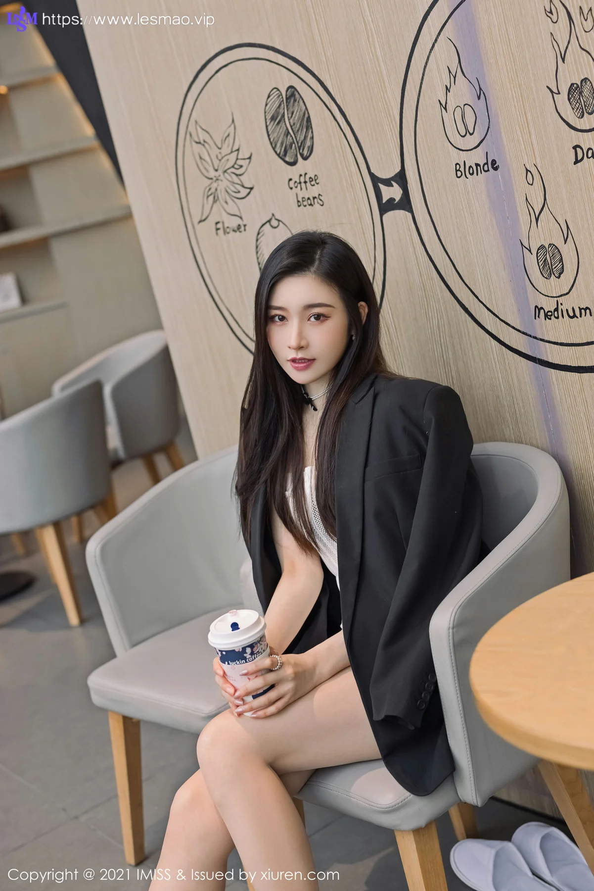 IMiss 爱蜜社 Vol.569 气质美女 Vanessa 时尚动人的街拍 - 11