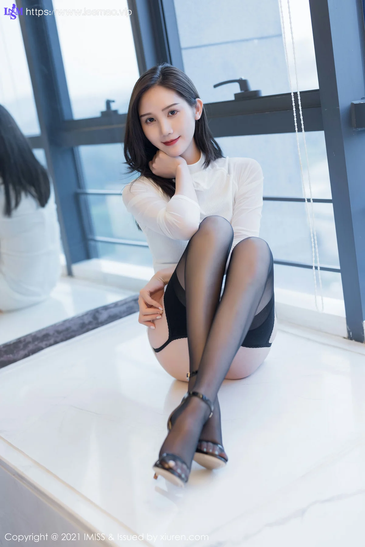 IMiss 爱蜜社 Vol.584 极致黑丝美腿系列 SISY思 性感写真 - 33