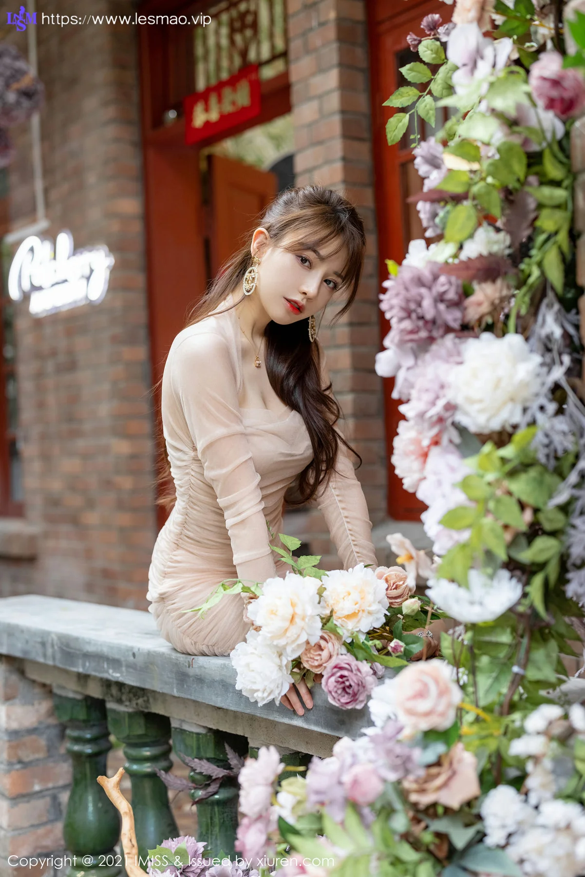 IMiss 爱蜜社 Vol.586 街拍系列 Lynn刘奕宁 性感写真 - 22