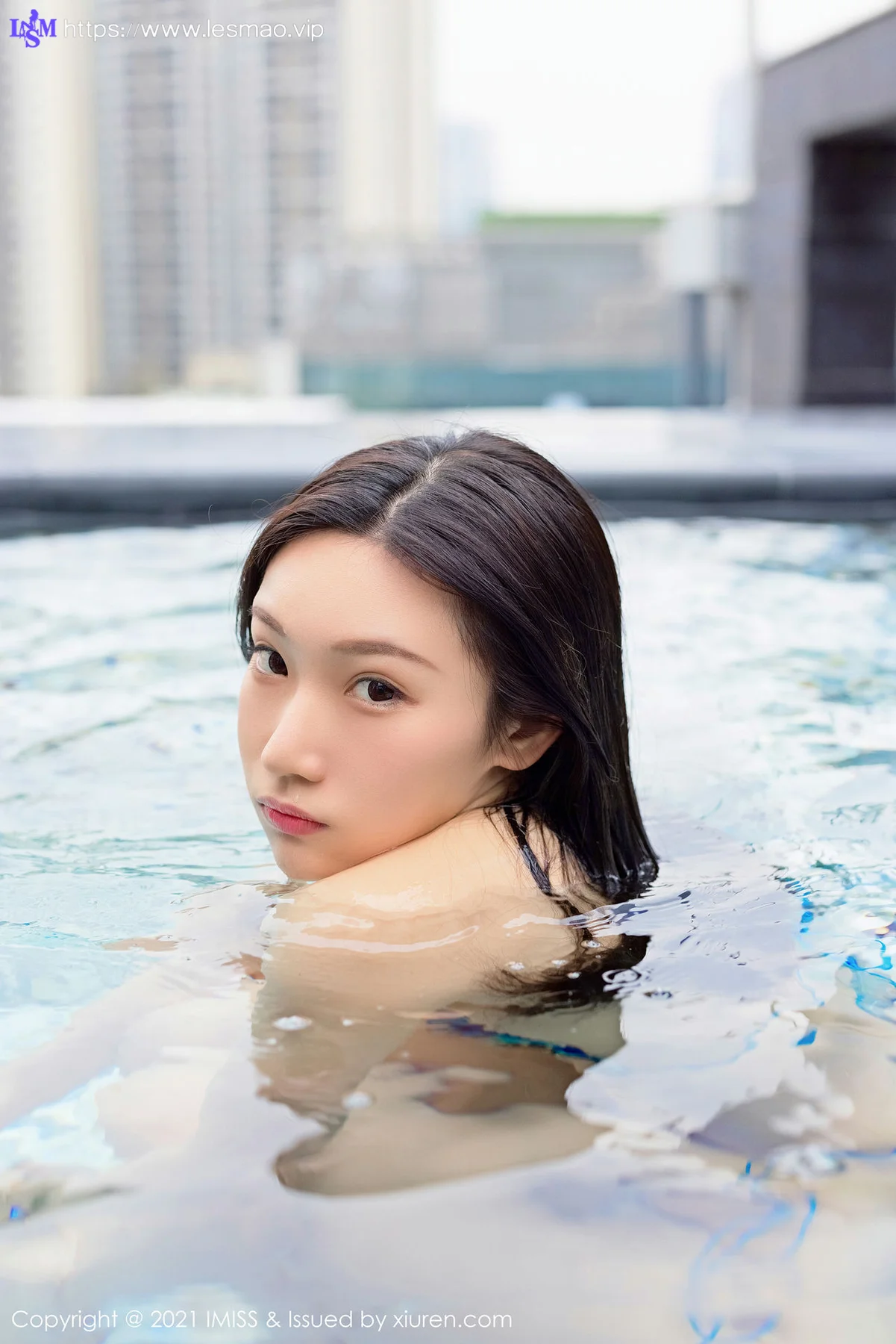 IMiss 爱蜜社 Vol.589 室外泳池比基尼 小狐狸Kathryn 性感写真 - 17