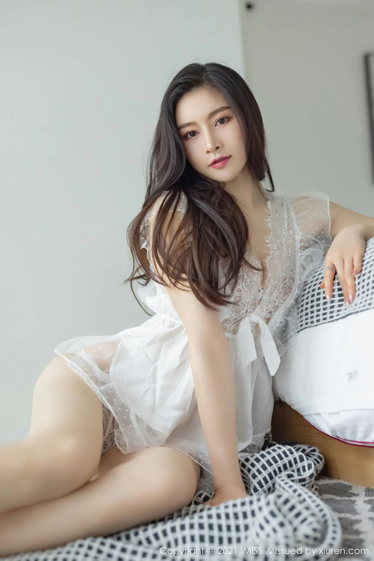 IMiss 爱蜜社 Vol.592 气质美女 Vanessa 性感魅力写真 - 35