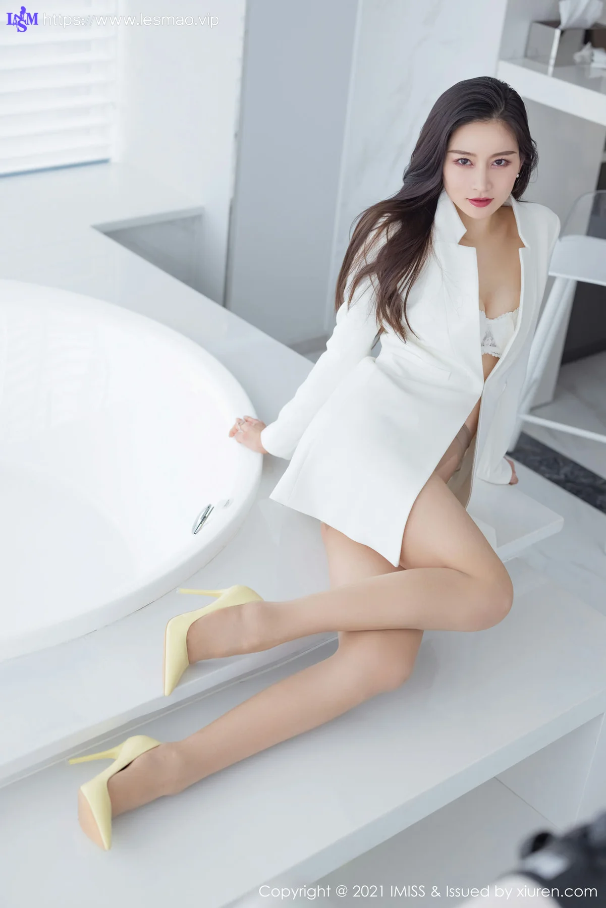 IMiss 爱蜜社 Vol.594 华丽服饰 Vanessa 性感写真 - 13
