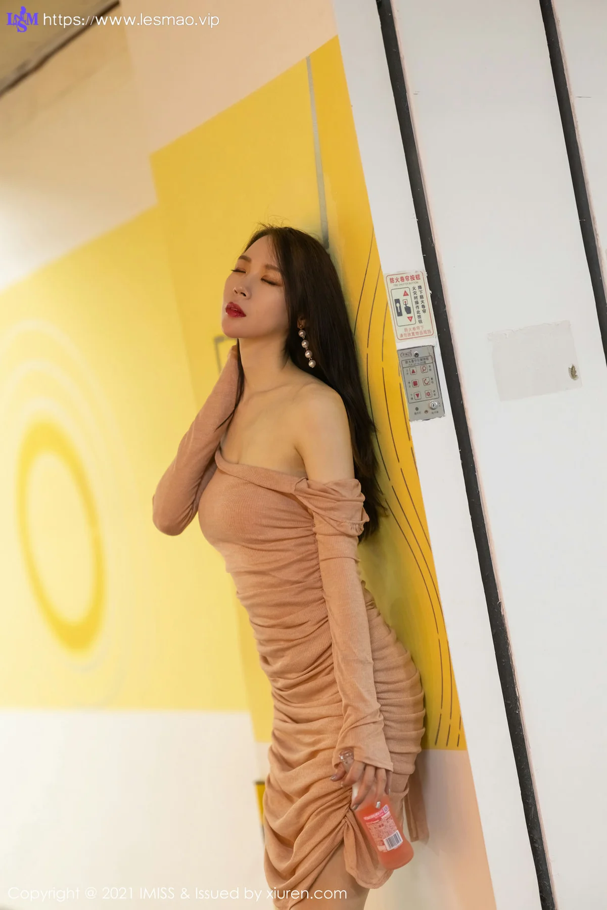 IMiss 爱蜜社 Vol.596 停车场买醉美女 梦心月 性感写真写真 - 12