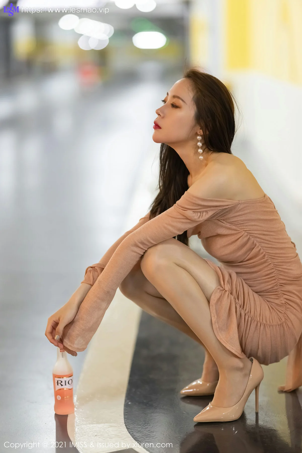 IMiss 爱蜜社 Vol.596 停车场买醉美女 梦心月 性感写真写真 - 15