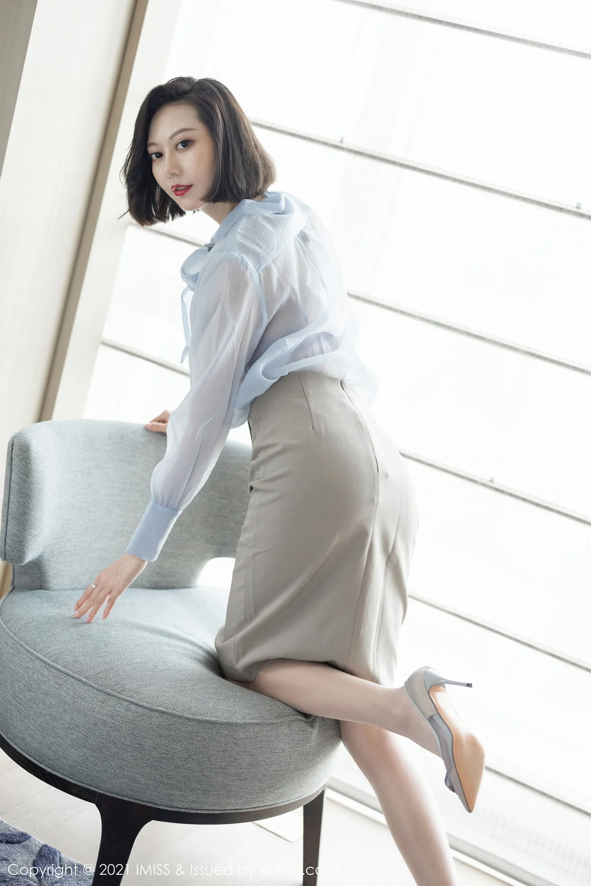 IMiss 爱蜜社 Vol.605 暖色调私房 艺轩 性感写真22 - 27