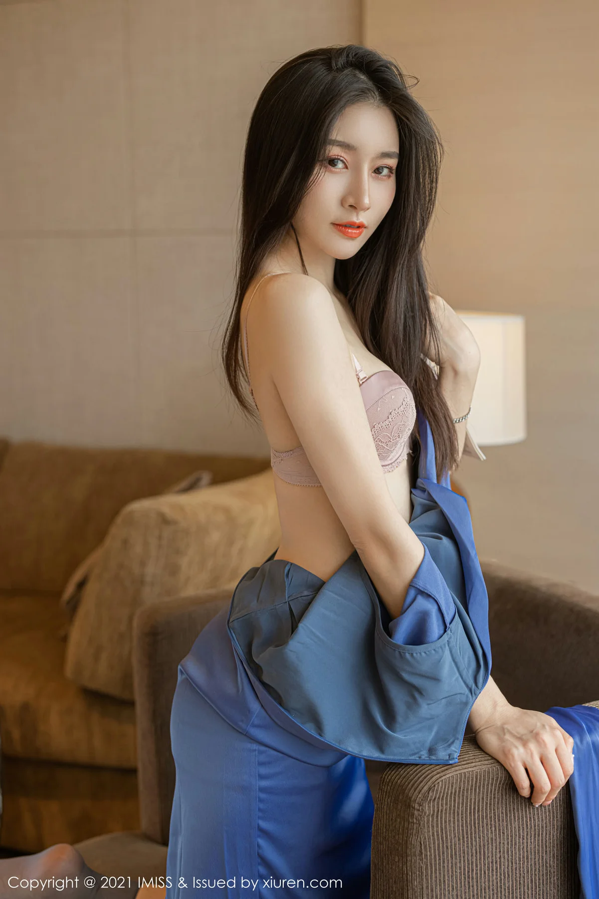 IMiss 爱蜜社 Vol.626 气质美女多姿礼裙 Vanessa 性感写真3 - 27