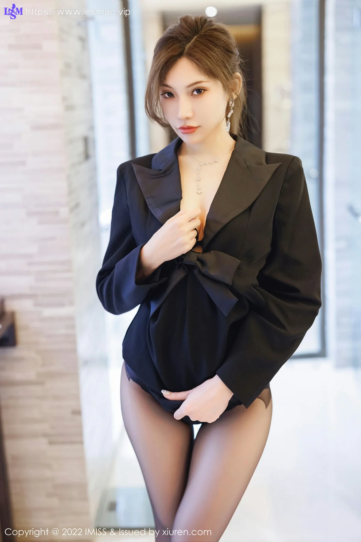 IMiss 爱蜜社 Vol.695 小狐狸Kathryn 黑色职业装性感写真 - 28
