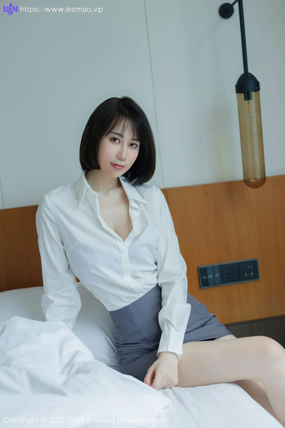 IMiss 爱蜜社 Vol.709 瑞妤 新人首套灰色短裙写真 - 26