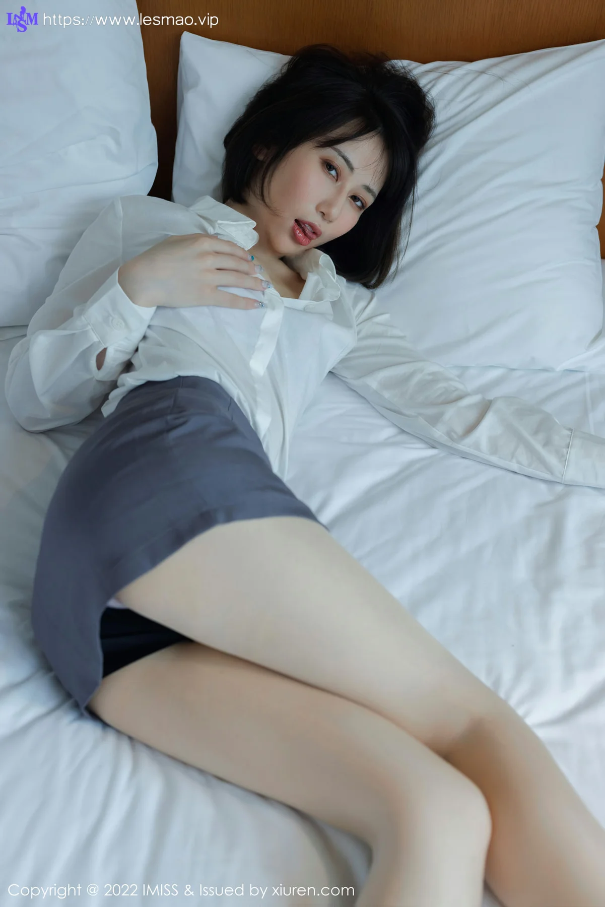 IMiss 爱蜜社 Vol.709 瑞妤 新人首套灰色短裙写真 - 37