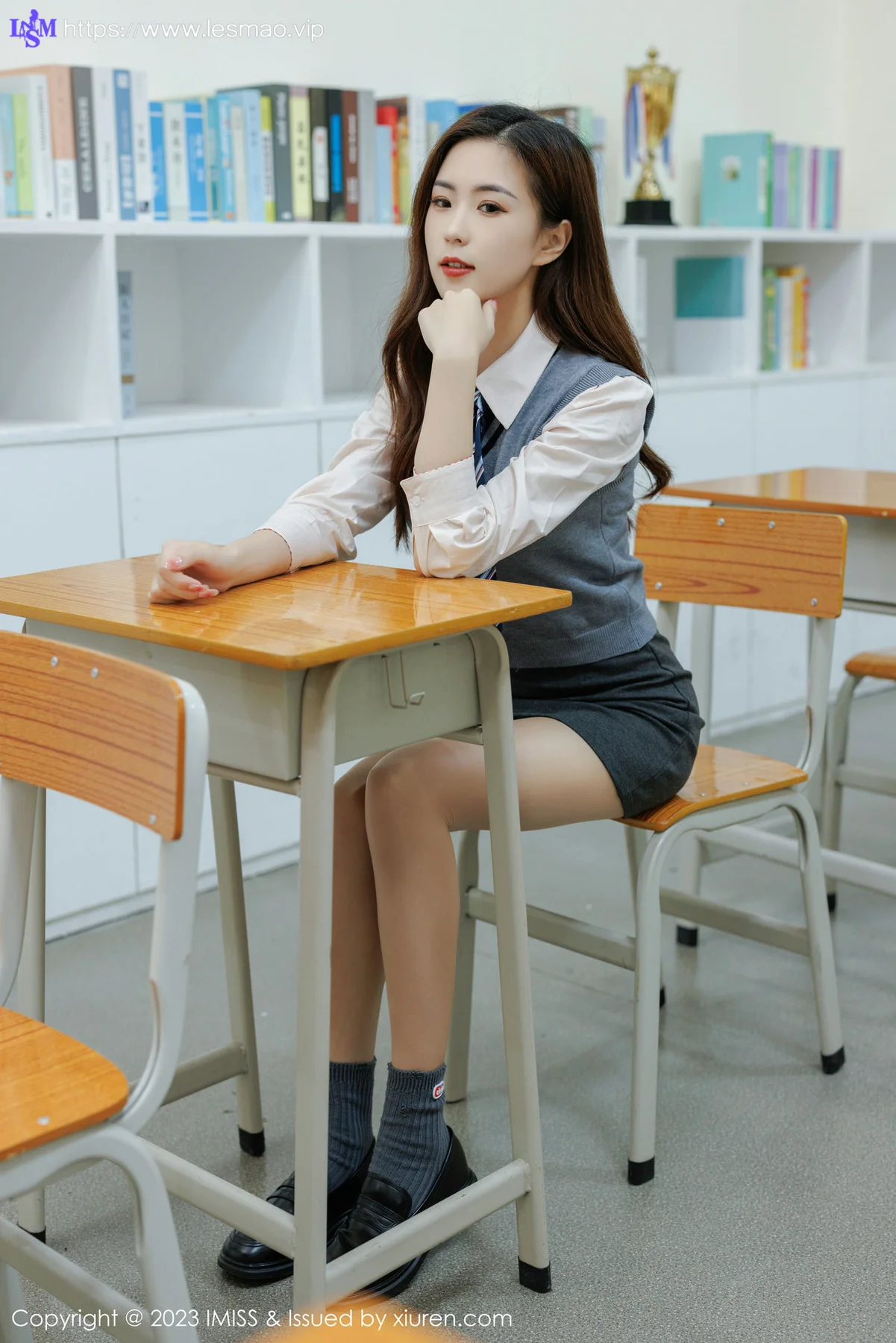 IMiss 爱蜜社 Vol.730 杨紫嫣candy 性感学姐装扮性感写真3 - 12
