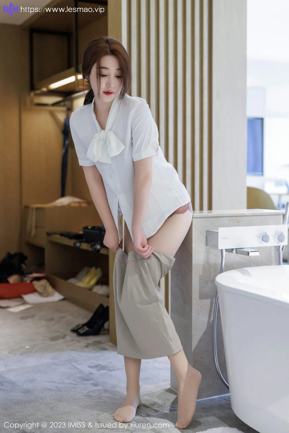 IMiss 爱蜜社 Vol.735 九月生__ 灰色职业装性感写真 - 26